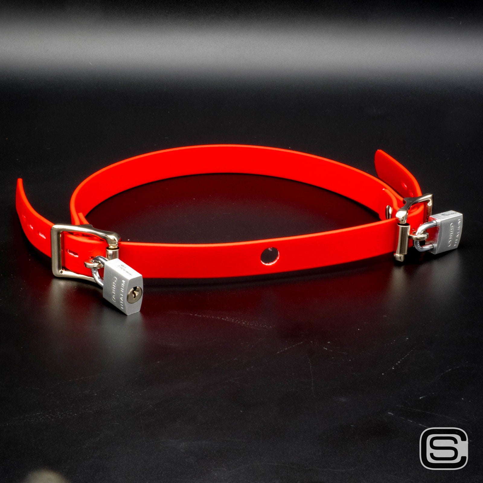 Riemen symetrisch mit zwei abschließbaren Schließen und Atemloch - silencilicone