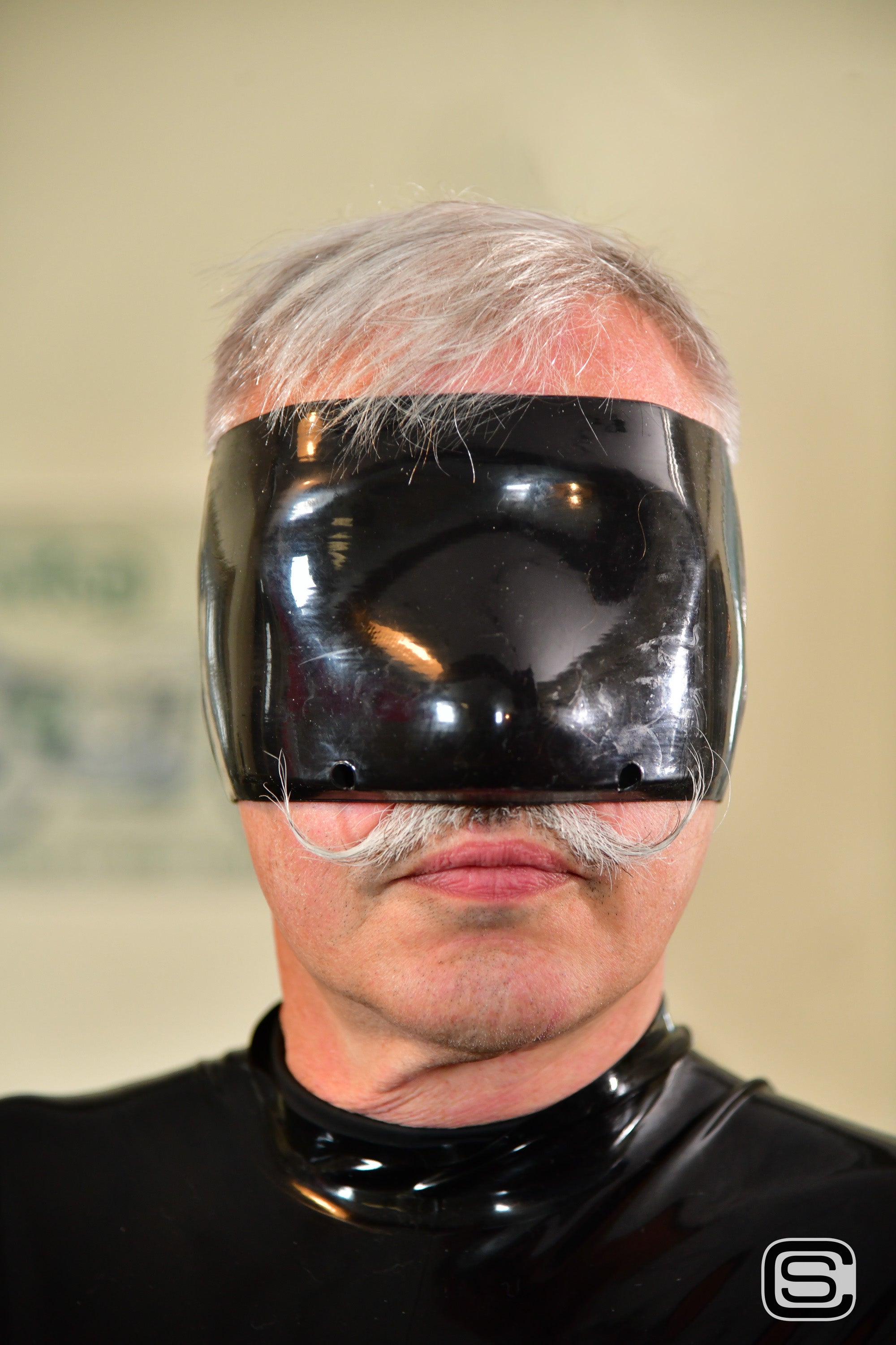 Blindfold Pitchblack by Silencilicone – front view